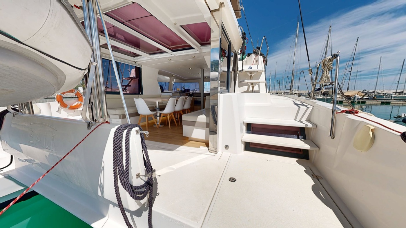Sailing Trip Eolie - Daniele Vacanze in Catamarano, catamarano per vacanze a Capo d'Orlando: anteprima del tour 3D