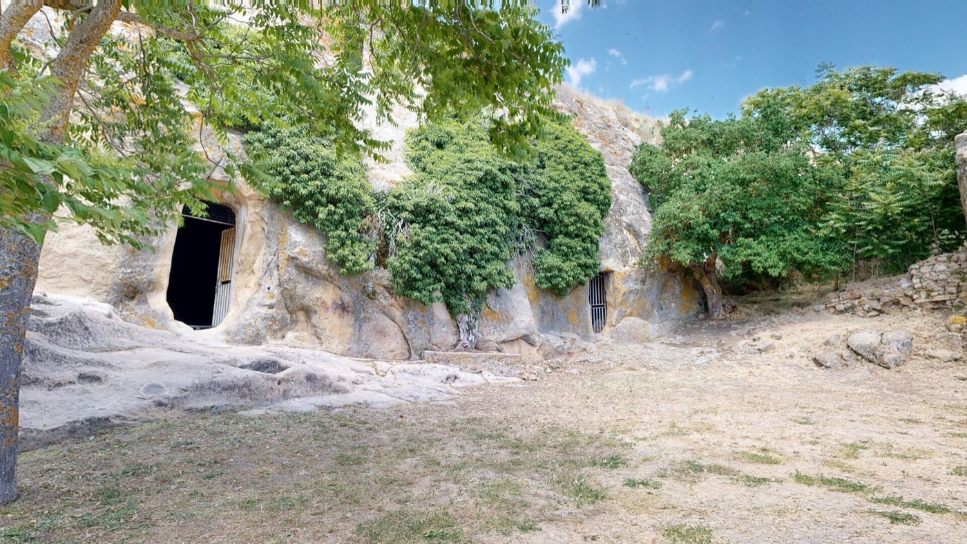 Grotte della Gurfa, sito rupestre a Alia: anteprima del tour 3D